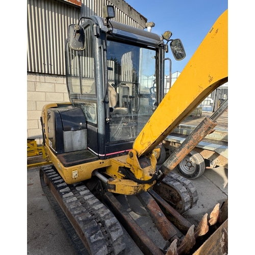 202 - A CATERPILLAR  302.5  MINI  DIGGER WITH EXCAVATOR (2005) GWO COMPLETE WITH A DITCHING BUCKET A NEW 2... 