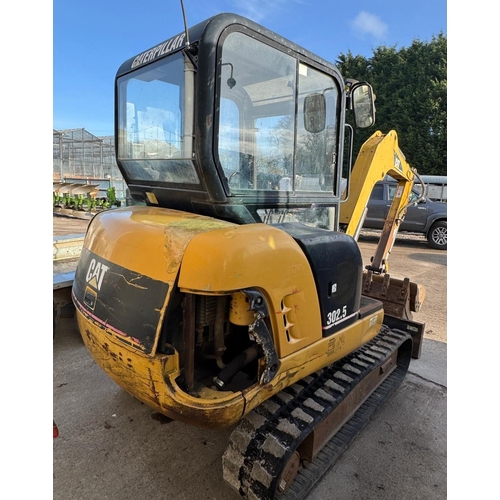 202 - A CATERPILLAR  302.5  MINI  DIGGER WITH EXCAVATOR (2005) GWO COMPLETE WITH A DITCHING BUCKET A NEW 2... 