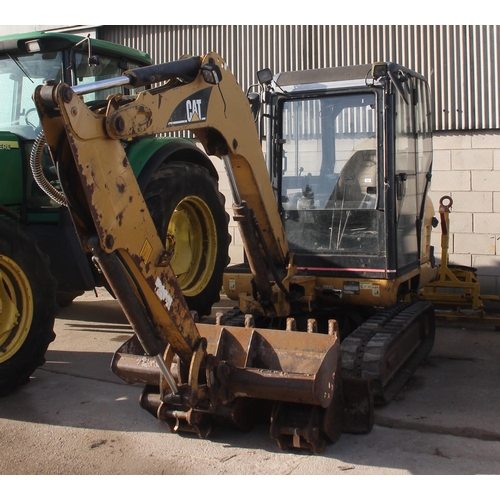 202 - A CATERPILLAR  302.5  MINI  DIGGER WITH EXCAVATOR (2005) GWO COMPLETE WITH A DITCHING BUCKET A NEW 2... 