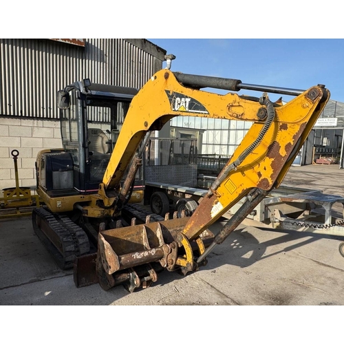 202 - A CATERPILLAR  302.5  MINI  DIGGER WITH EXCAVATOR (2005) GWO COMPLETE WITH A DITCHING BUCKET A NEW 2... 