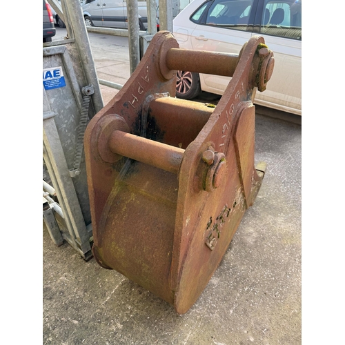 234 - JCB 20T BUCKET WITH 80CC PINS NO VAT