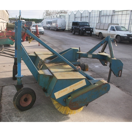 242 - NC ROAD BRUSH  +  VAT