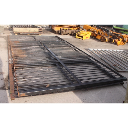 256 - DOG PEN - 6 PIECES APPROX 37FT + VAT