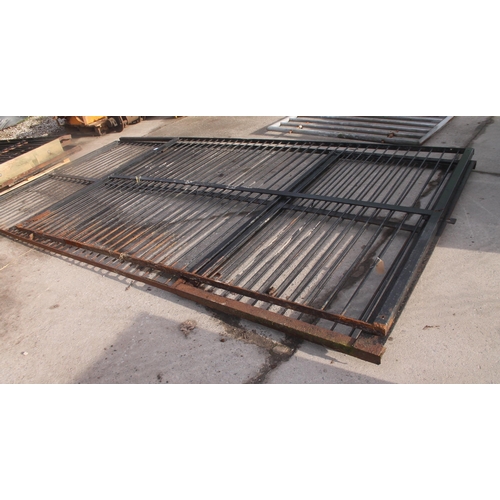 256 - DOG PEN - 6 PIECES APPROX 37FT + VAT