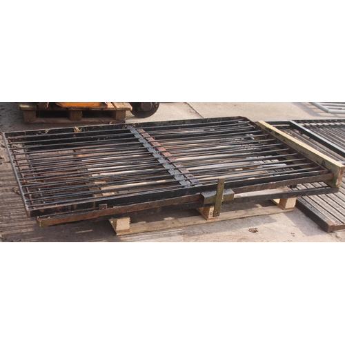 256 - DOG PEN - 6 PIECES APPROX 37FT + VAT