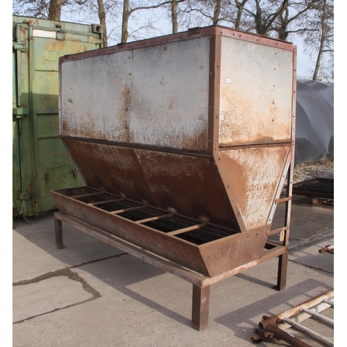 266 - BULK CATTLE FEEDING HOPPER 7FT + VAT