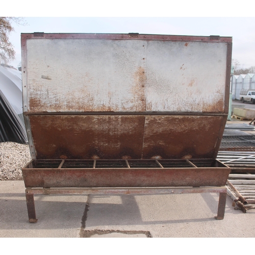 266 - BULK CATTLE FEEDING HOPPER 7FT + VAT