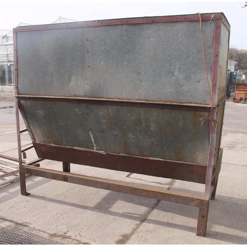 266 - BULK CATTLE FEEDING HOPPER 7FT + VAT