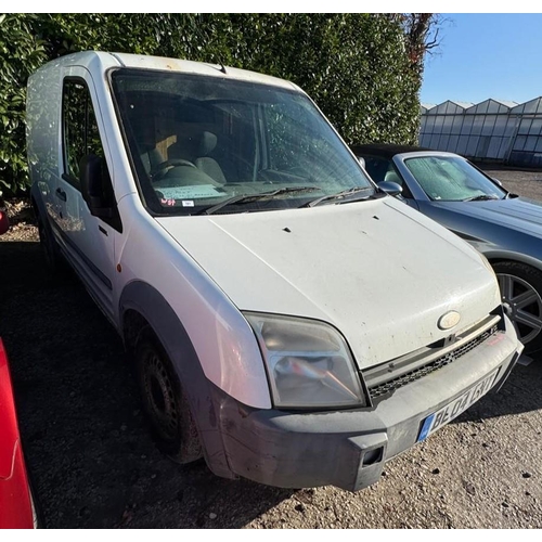 181 - A 2004 WHITE DIESEL FORD TRANSIT CONNECT  3 DOOR  MANUAL, REGISTRATION BL04 LNT   NO MOT   RUNS / SP... 