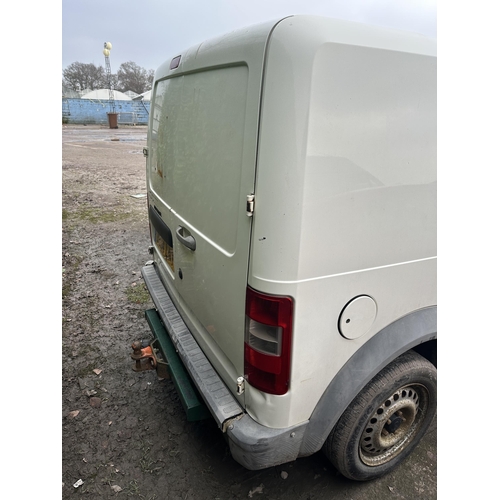 181 - A 2004 WHITE DIESEL FORD TRANSIT CONNECT  3 DOOR  MANUAL, REGISTRATION BL04 LNT   NO MOT   RUNS / SP... 