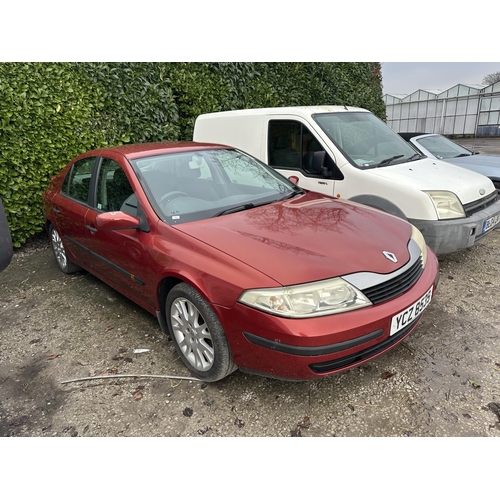 182 - A RED RENAULT LAGUNA EXTREME 16V YCZ8539 5 DOORS MANUAL PETROL MILEAGE 63,000 REGISTERED 30 SEPT 200... 