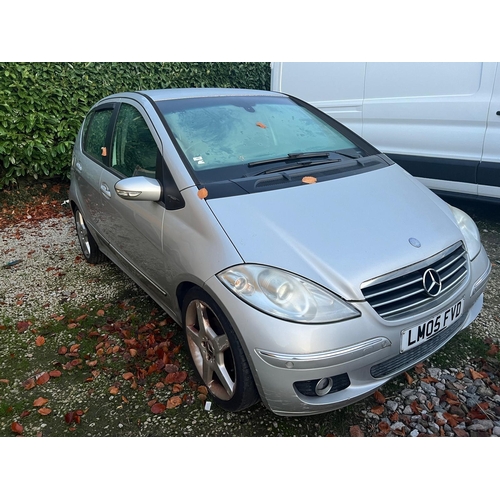 185 - A MERCEDES A CLASS HATCHBACK CAR, REGISTRATION LM05 FVD, NO LOG BOOK, NO VAT WHILST ALL DESCRIPTIONS... 