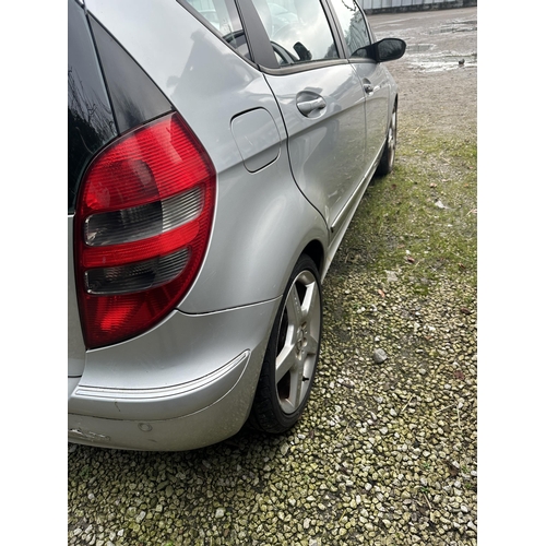 185 - A MERCEDES A CLASS HATCHBACK CAR, REGISTRATION LM05 FVD, NO LOG BOOK, NO VAT WHILST ALL DESCRIPTIONS... 