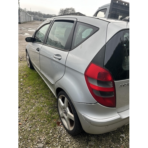 185 - A MERCEDES A CLASS HATCHBACK CAR, REGISTRATION LM05 FVD, NO LOG BOOK, NO VAT WHILST ALL DESCRIPTIONS... 