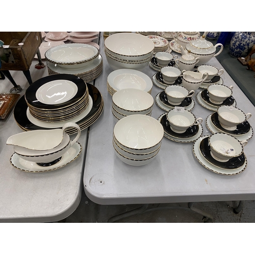 101 - A LARGE COLLECTION OF WEDGWOOD BARBARA BARRY CURTAIN CALL TO INCLUDE DINNER PLATES, TEAPOT, CUPS, SA... 