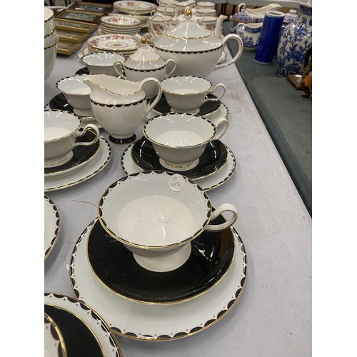 101 - A LARGE COLLECTION OF WEDGWOOD BARBARA BARRY CURTAIN CALL TO INCLUDE DINNER PLATES, TEAPOT, CUPS, SA... 