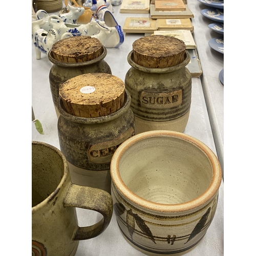 105 - A COLLECTION OF STUDIO POTTERY TO INCLUDE VINTAGE TEA, COFFEE AND SUGAR JARS, TREMAR CORNISH STONEWA... 