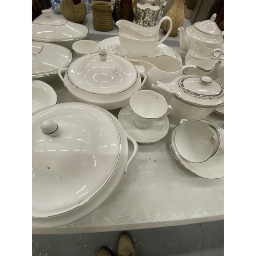 108 - A LARGE QUANTITY OF WEDGWOOD/ROYAL DOULTON SIGNET PLANTINUM TO INCLUDE SERVING PLATTERS, TEAPOTS, LI... 