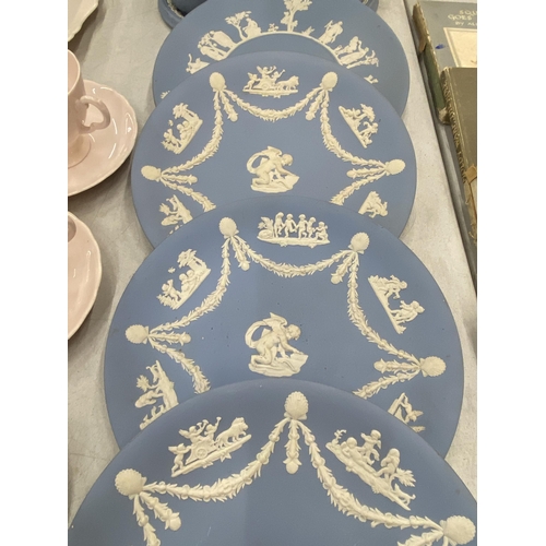 112 - A COLLECTION OF BLUE WEDGWOOD JASPERWARE TO INCLUDE A DRESSING TABLE TRAY, COLLECTOR'S PLATES AND VA... 