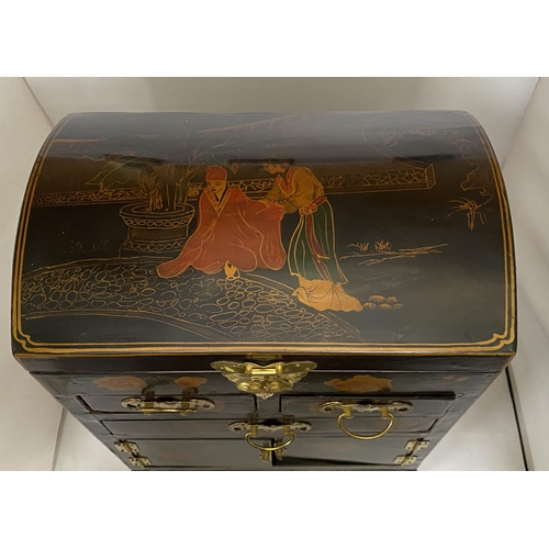 71 - A JAPANESE LACQUERED DOME TOP CASKET JEWELLERY CHEST WITH BRASS HANDLES/HINGES AND REFINED FLORAL DE... 