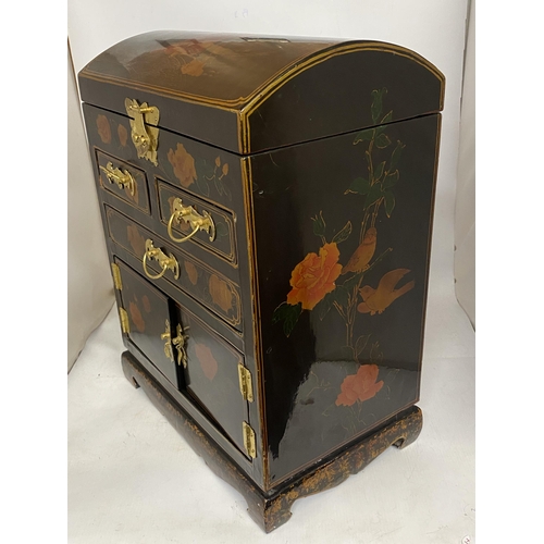 71 - A JAPANESE LACQUERED DOME TOP CASKET JEWELLERY CHEST WITH BRASS HANDLES/HINGES AND REFINED FLORAL DE... 