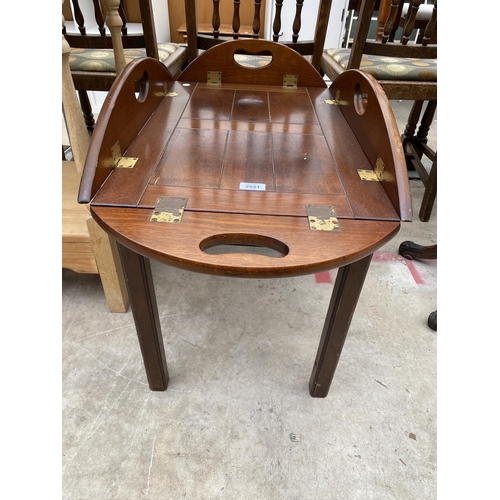 2551 - A GEORGIAN STYLE MAHOGANY BUTLERS TRAY ON STAND