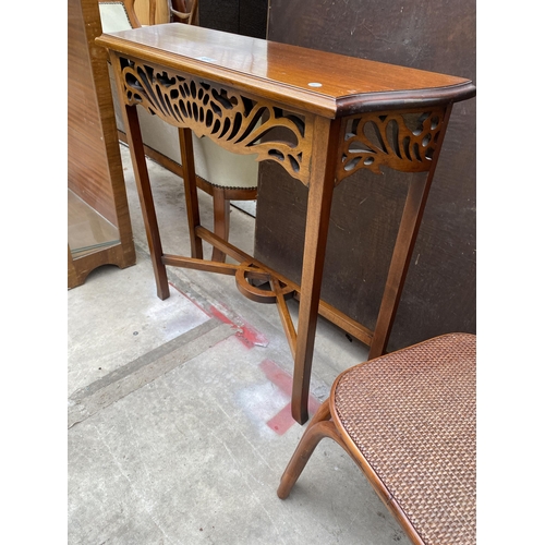 2555 - A 19TH CENTURY STYLE MAHOGANY SIDE TABLE WITH CARVED FRIEZE 32