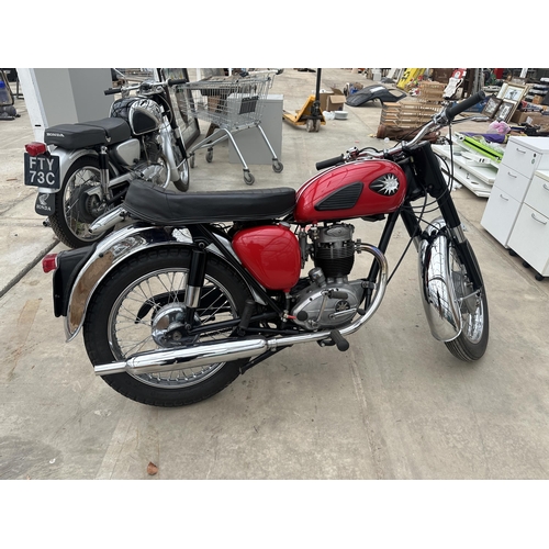 1550A - A 1963 BSA 350 MODEL B40 MOTORBIKE, MILEAGE UNKNOWN, RUNS BUT REQUIRES A NEW BATTERY, REGISTRATION N...