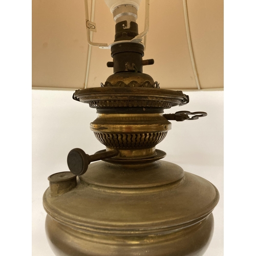 61 - A LARGE BRASS OIL LAMP WITH CORINTHIAN COLUMN, CONVERTED TO ELECTRIC, WITH SHADE, HEIGHT APPROX 64CM