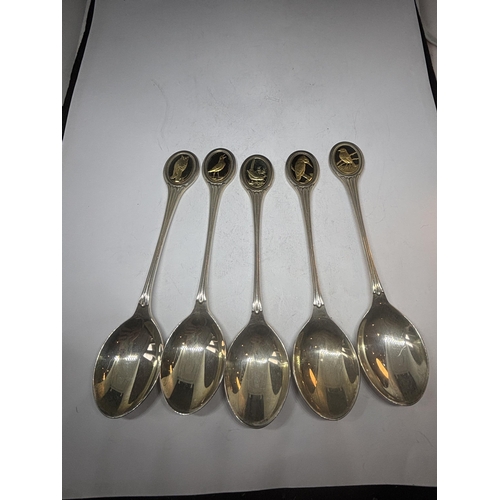 93 - A SET OF FIVE HALLMARKED LONDON SILVER BIRD DESIGN SPOONS