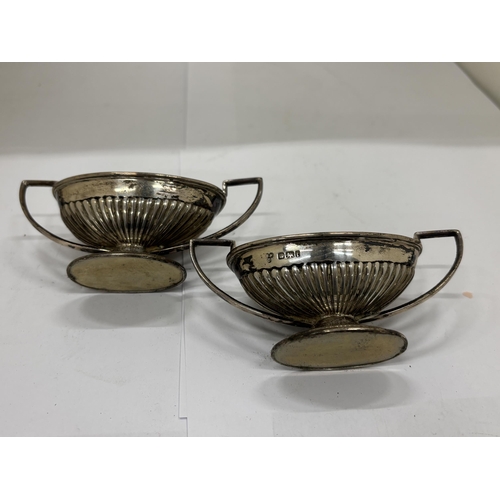 14 - A PAIR OF HALLMARKED SHEFFIELD SILVER SALTS, WEIGHT 93g