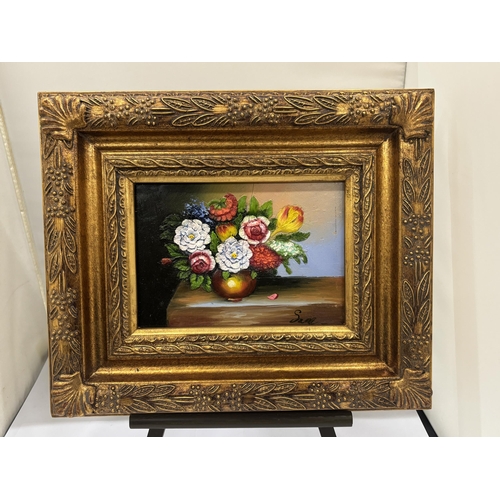 20 - AN OIL ON BOARD STILL LIFE PAINTING OF A VASE OF FLOWERS IN A GILT FRAME, SIGNED ON AN EASEL, 30CM X... 