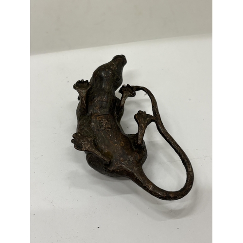 9 - A BRONZE CHINESE RAT, HEIGHT 2.5CM, LENGTH 8CM