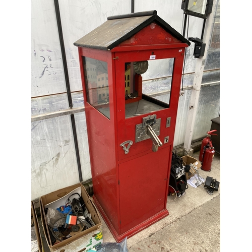 1659 - A VINTAGE PUSSY, PENNY SLOT ARCADE MACHINE MANUFACTURED BY NOVELTY CO. LONDON