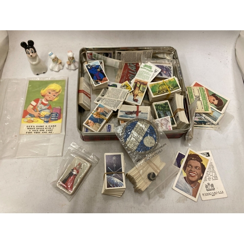 797 - A LARGE QUANTITY OF CIGARETTE CARDS