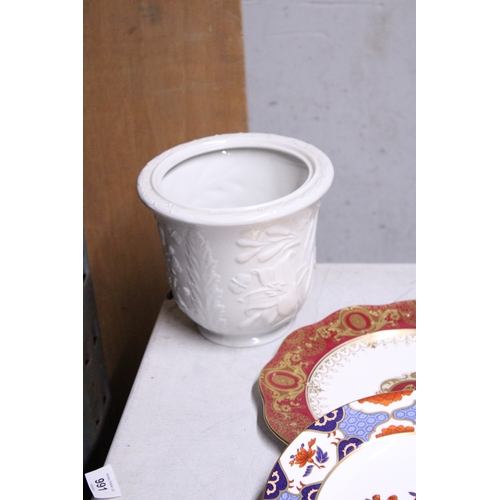 969 - A QUANTITY OF CERAMICS TO INCLUDE A PORTMEIRION PLANT HOLDER, SPODE CABINET PLATES, ETC