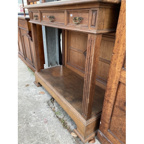 3122 - A VICTORIAN OAK MIRROR BACK BUFFET SIDEBOARD WITH MARBLE TOP ENCLOSING THREE DRAWERS, 44.5