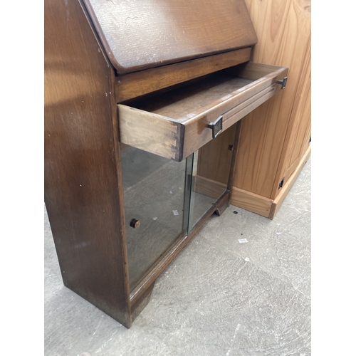 3162 - A MID 20TH CENTURY OAK BUREAU 29.5