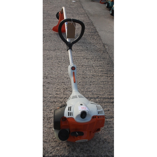 48 - A STIHL FS40 STRIMMER  NO  VAT
GOOD WORKING ORDER