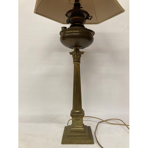 61 - A LARGE BRASS OIL LAMP WITH CORINTHIAN COLUMN, CONVERTED TO ELECTRIC, WITH SHADE, HEIGHT APPROX 64CM