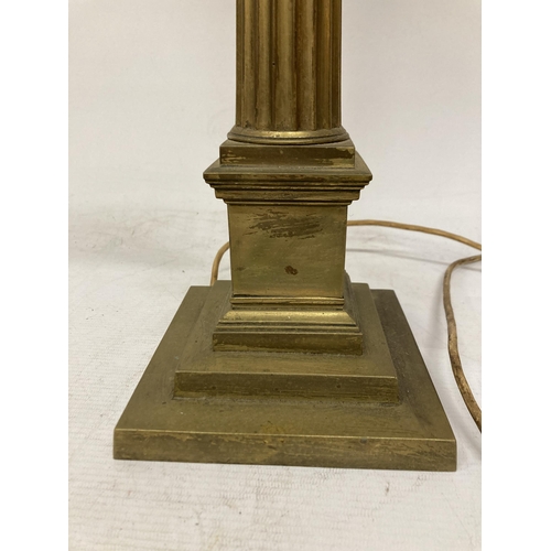 61 - A LARGE BRASS OIL LAMP WITH CORINTHIAN COLUMN, CONVERTED TO ELECTRIC, WITH SHADE, HEIGHT APPROX 64CM