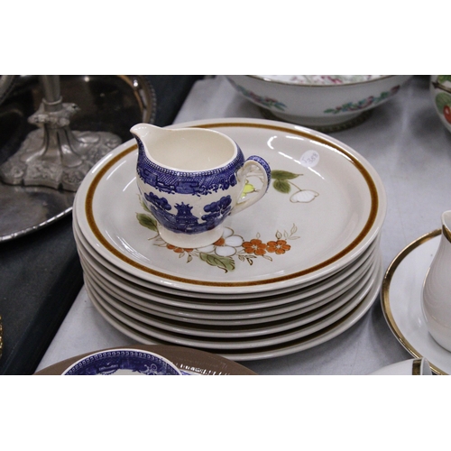 203 - A MIXED LOT OF DINNERWARE TO INCLUDE ALFRED MEAKIN MARIGOLD, MOUNTAINWOOD STONEWARE COLLECTION ETC.