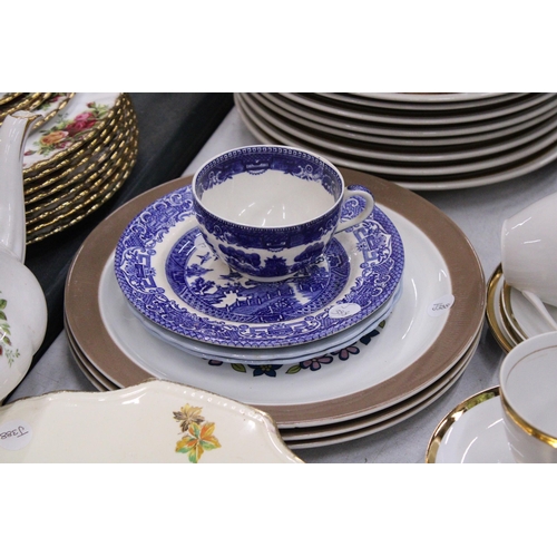 203 - A MIXED LOT OF DINNERWARE TO INCLUDE ALFRED MEAKIN MARIGOLD, MOUNTAINWOOD STONEWARE COLLECTION ETC.