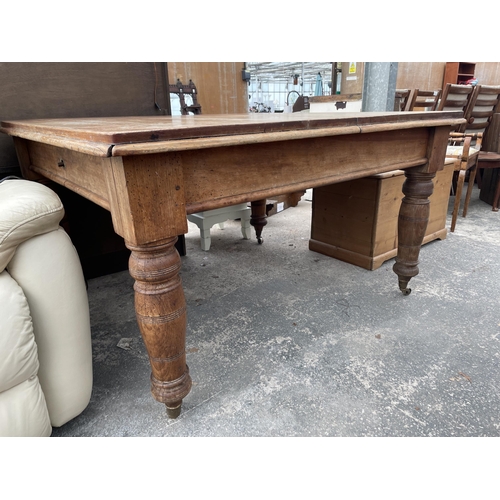 2992 - A VICTORIAN PINE AND BEECH WIND OUT DINING TABLE ON TURNED LEGS, 53