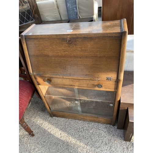 3142 - A MID 20TH CENTURY OAK BUREAU, 30