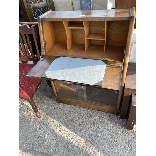 3142 - A MID 20TH CENTURY OAK BUREAU, 30