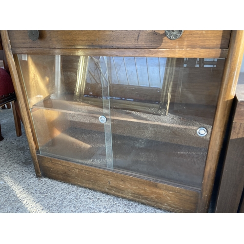 3142 - A MID 20TH CENTURY OAK BUREAU, 30