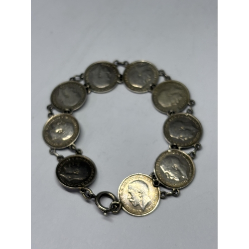  A SILVER BRACELET WITH NINE SILVER JOEYS