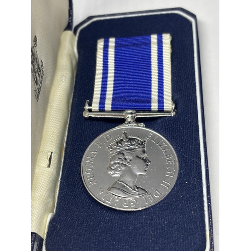  A POLICE LONG SERVICE AND GOOD CONDUCT MEDAL IN A PRESENTATION BOX