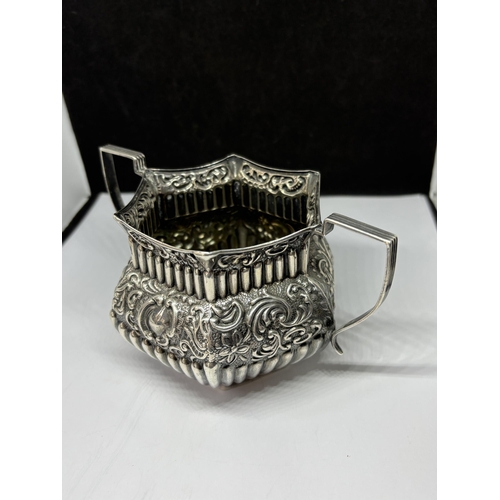  A HALLMARKED BIRMINGHAM 1905 SILVER DECORATIVE TWIN HANDLED POT